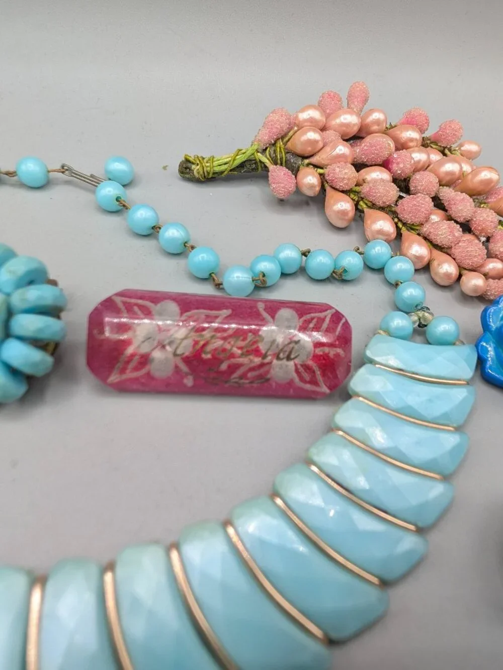 Vintage Early Plastic Jewelry, 12 Pairs Earrings +more - Picture 8 of 14
